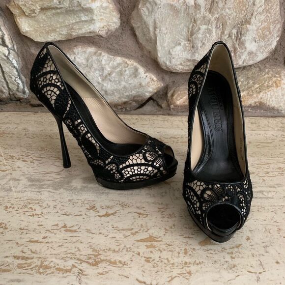 Alexander McQueen Orchid Lace peep toe pumps - Picture 1 of 8
